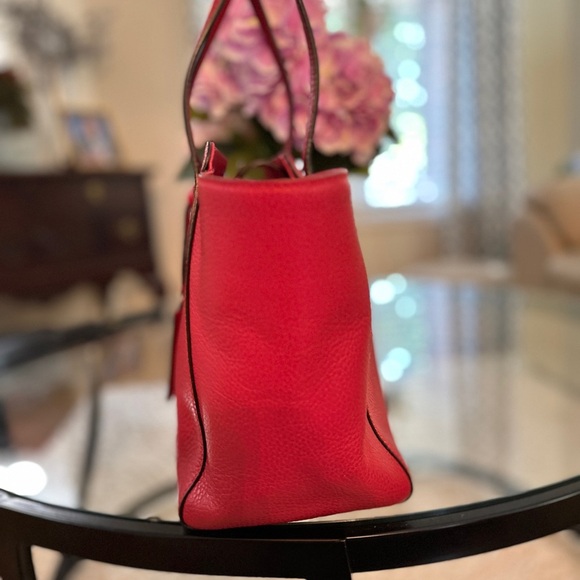 Gucci
Gucci Medium Calfskin Swing Tote - Picture 5 of 13